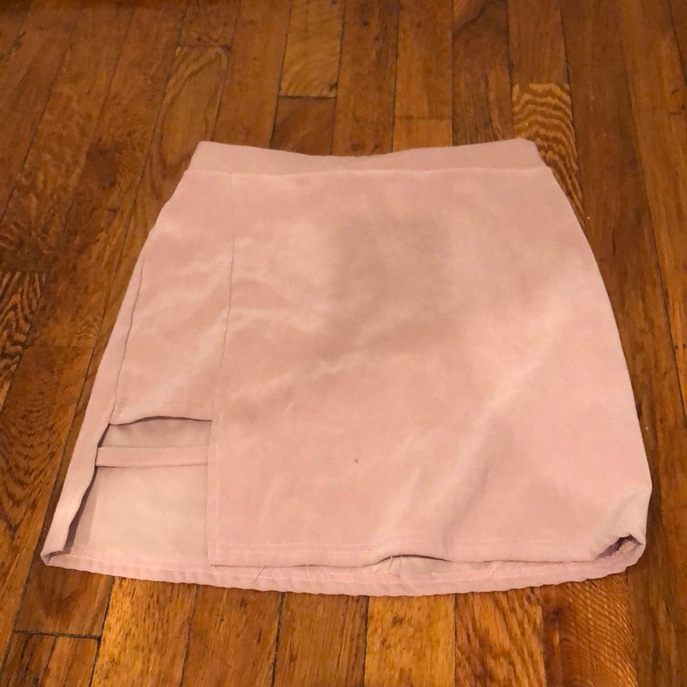 Mini skirt with cutout